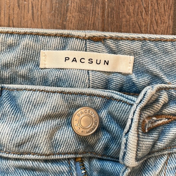 Pacsun Light Wash Mom Jean - Picture 2 of 4